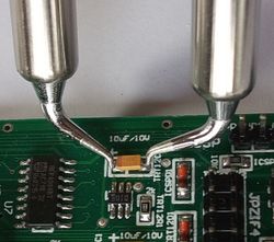 smd soldering،یک هویه دو سر برای لحیم کاری 2 پایه همزمان در لحیم کاری قطعات الکترونیک اس ام دی